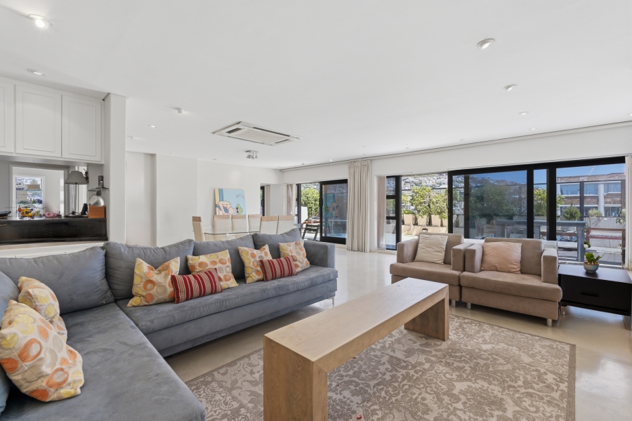 To Let 4 Bedroom Property for Rent in Sea Point Western Cape